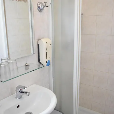 Alojamento de Acomodação e Pequeno-almoço Dezman & 3*