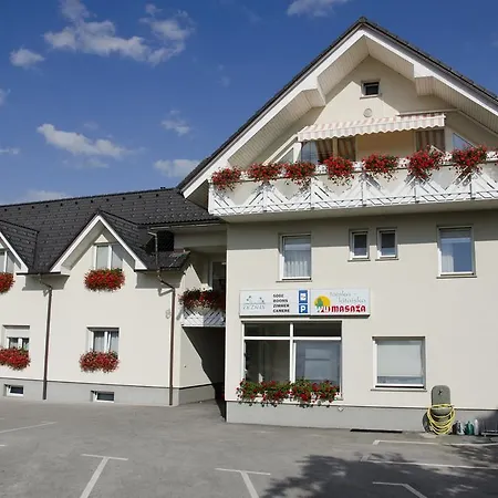 Dezman & Bed & Breakfast 3*