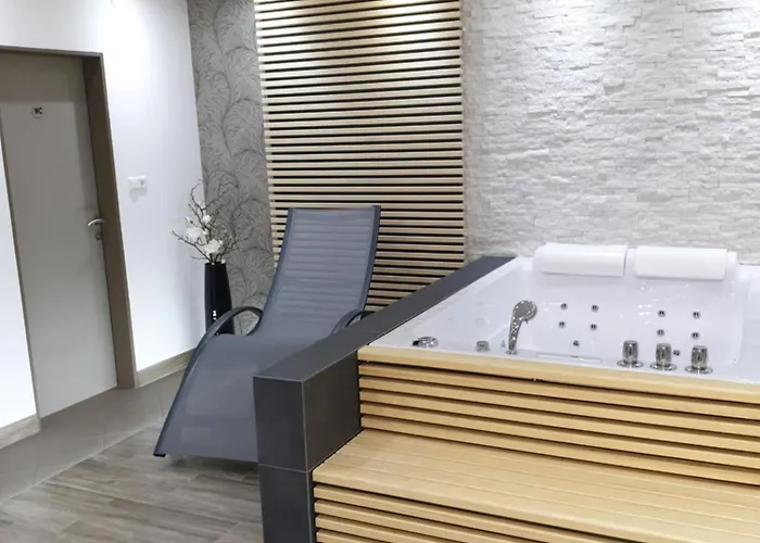 Dezman & Nočitev z zajtrkom 3*